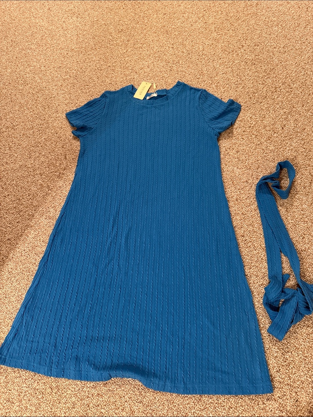 Short sleeve dress with tie